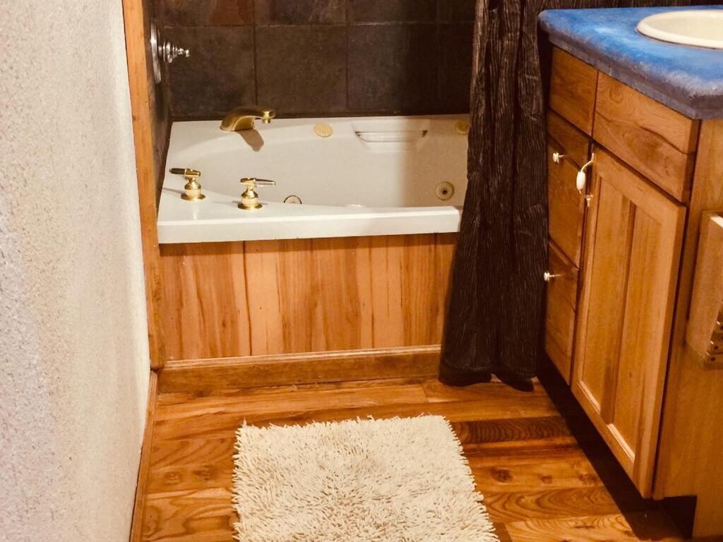A Lovely Cabin House At Way Woods Retreat With Outdoor Hot Tub! - By Sacred Hub Mgmt Foresthill Экстерьер фото